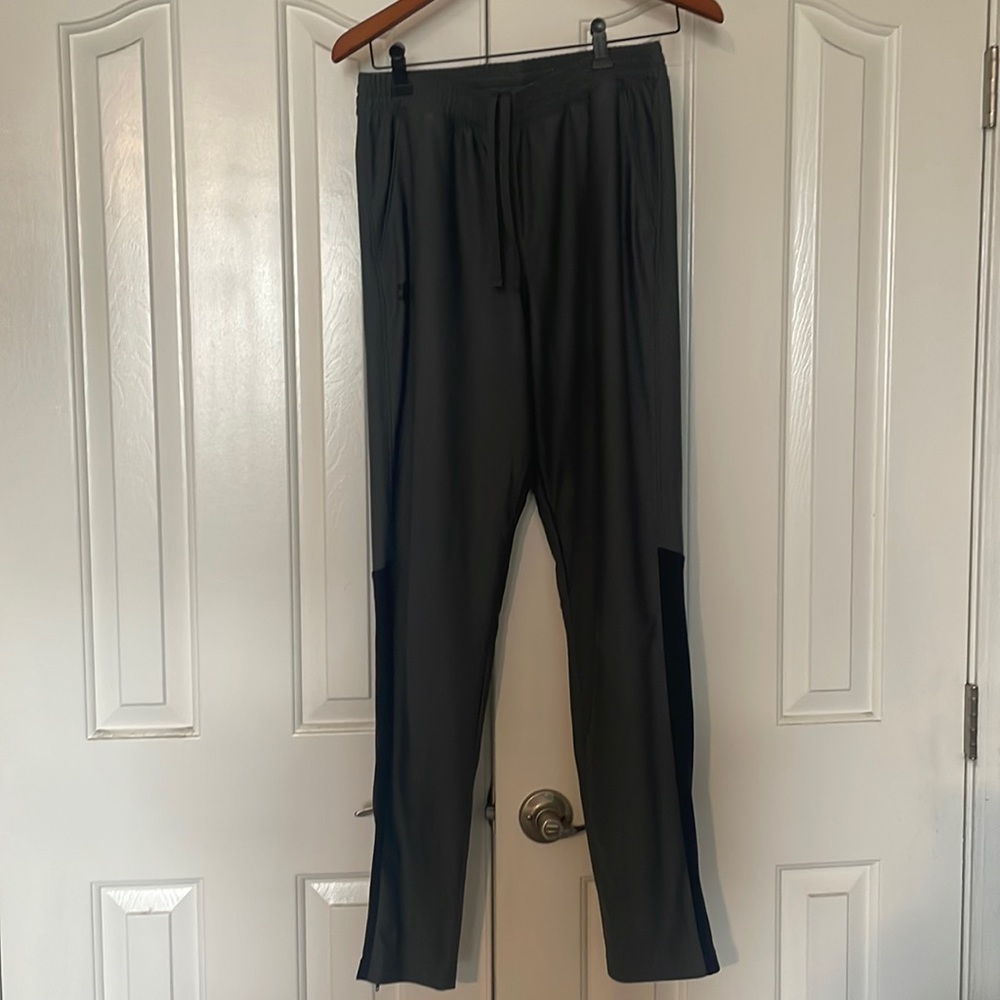 Grey Under Armour Athletic Pants Size M